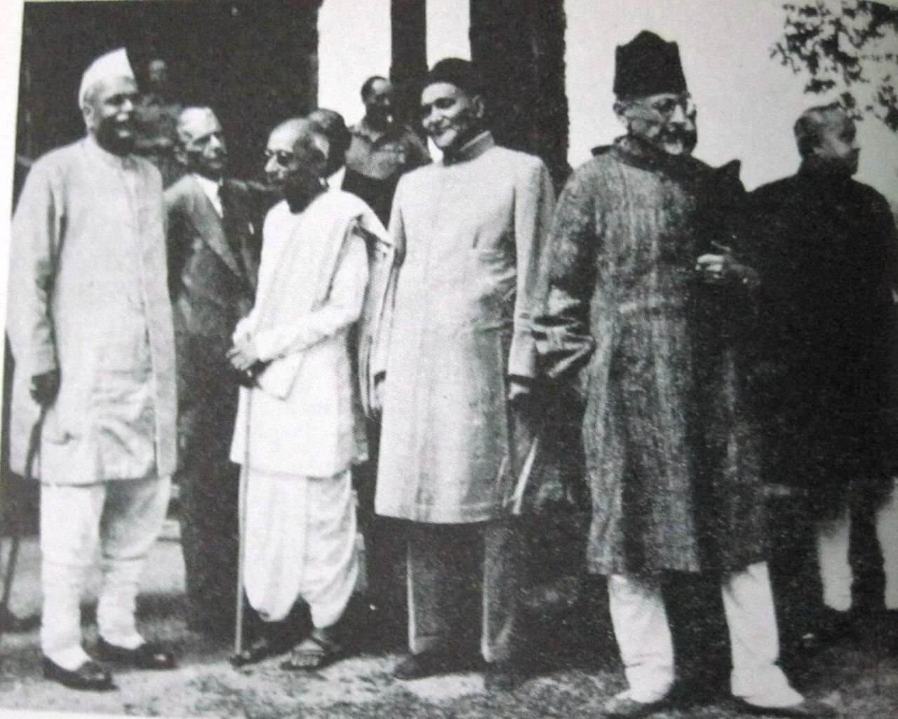 Indian political leaders standing together outdoors at the Simla conference.