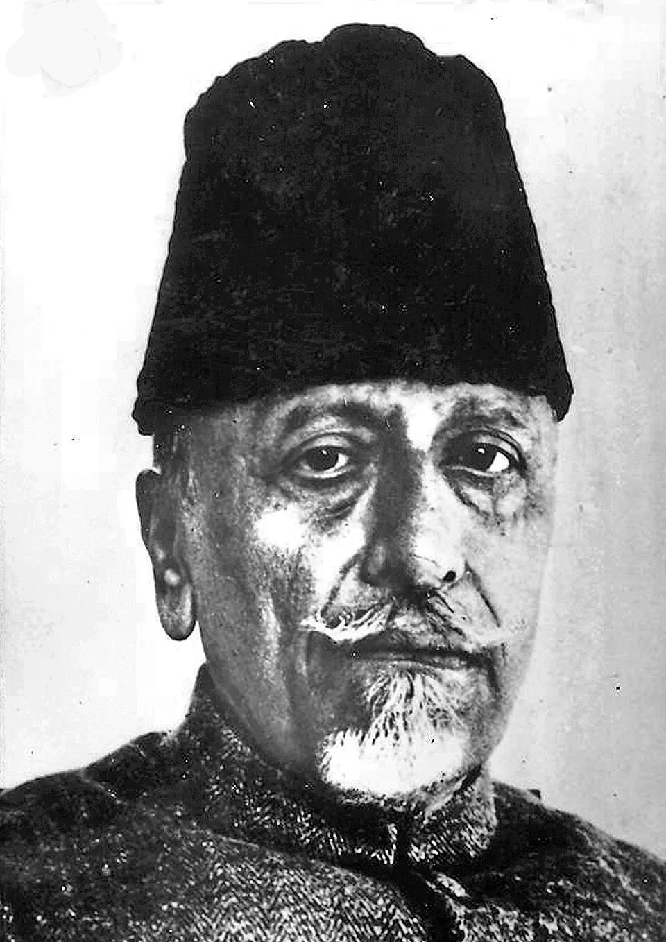 Black-and-white portrait photograph of Maulana Abul Kalam Azad in a tall karakul cap.